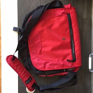 Victorinox (Swiss Army) Sapienza Messenger Bag